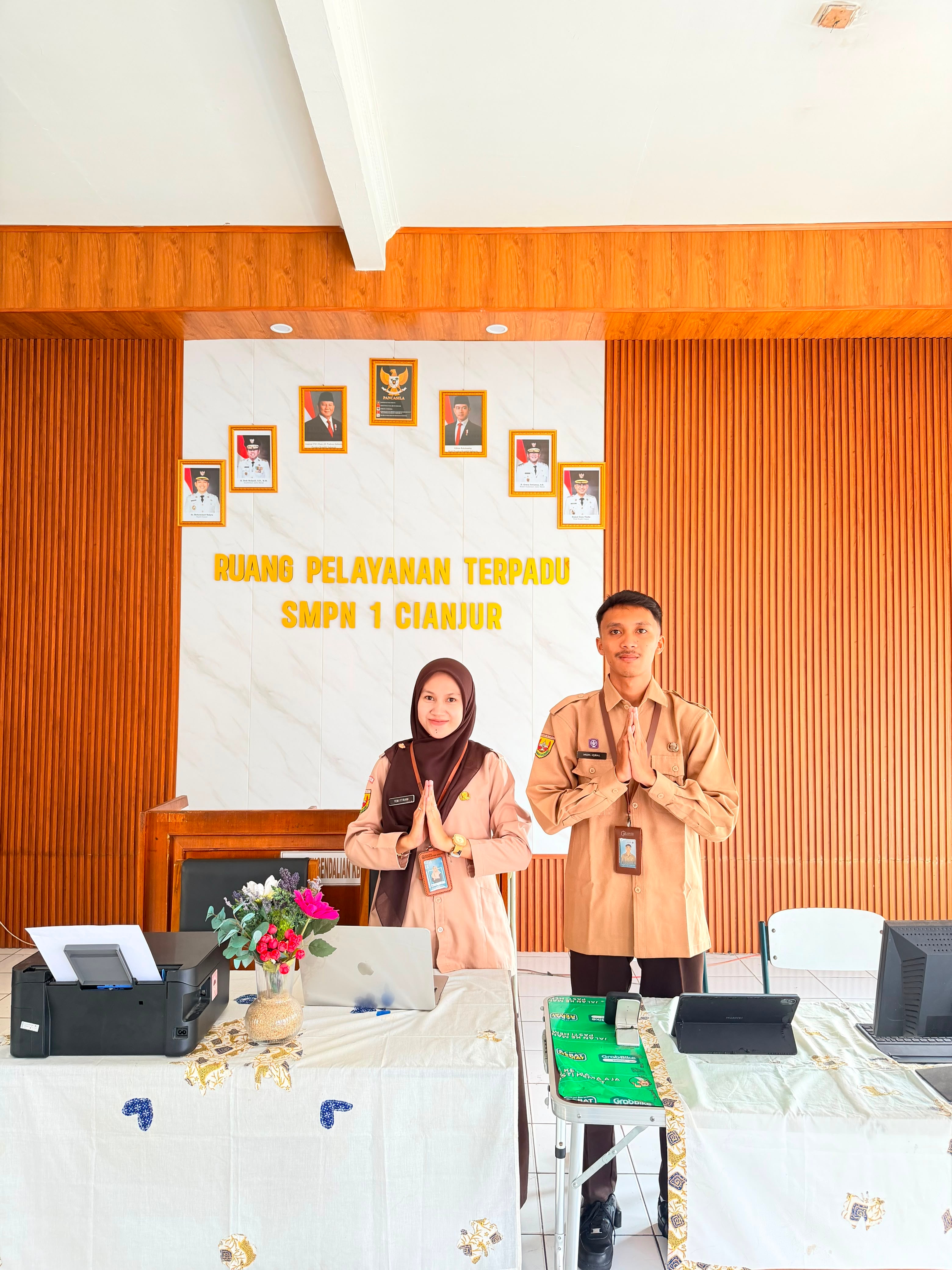 CallCenterOffile.JPG
