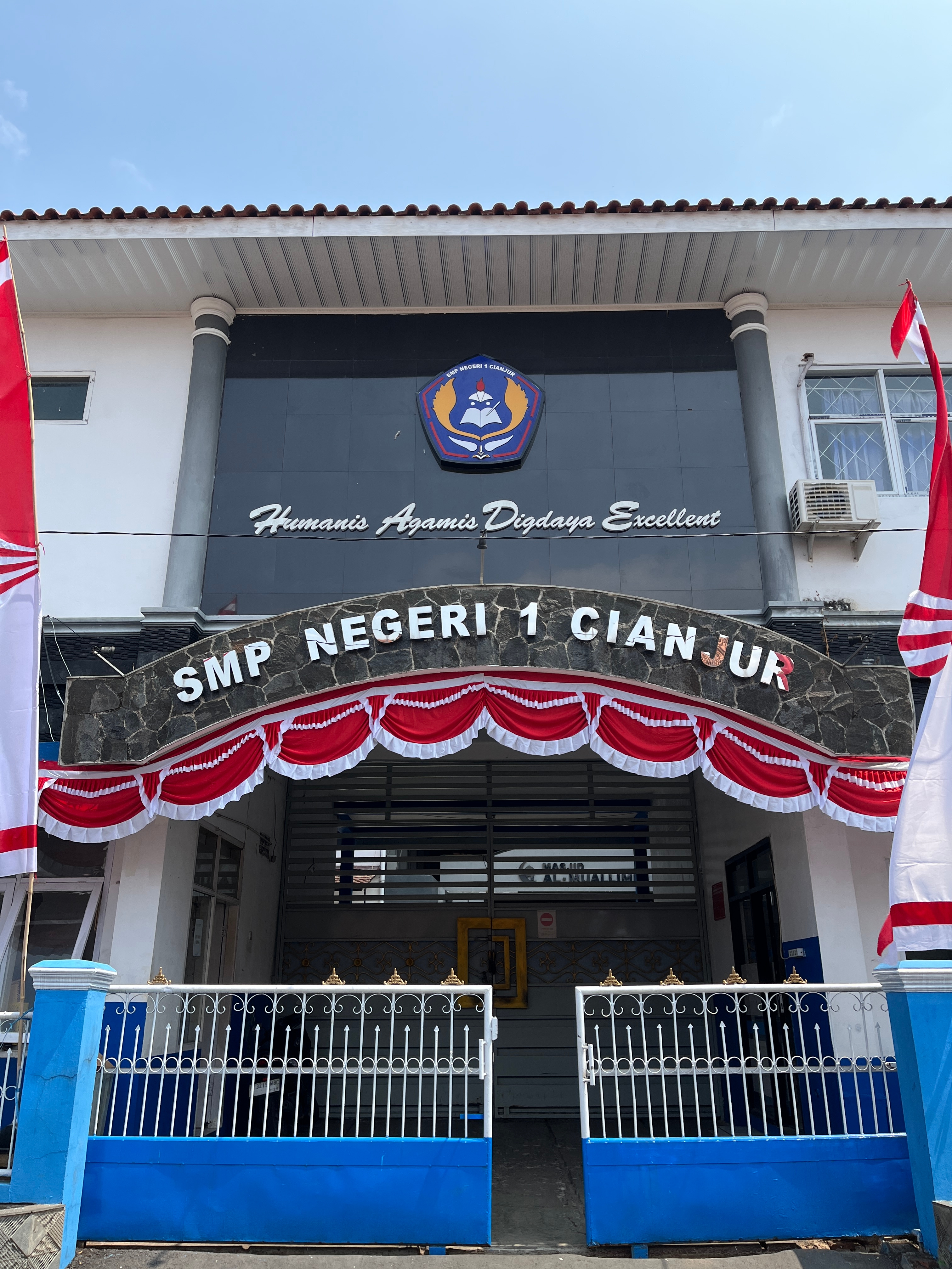 Tampak depan sekolah